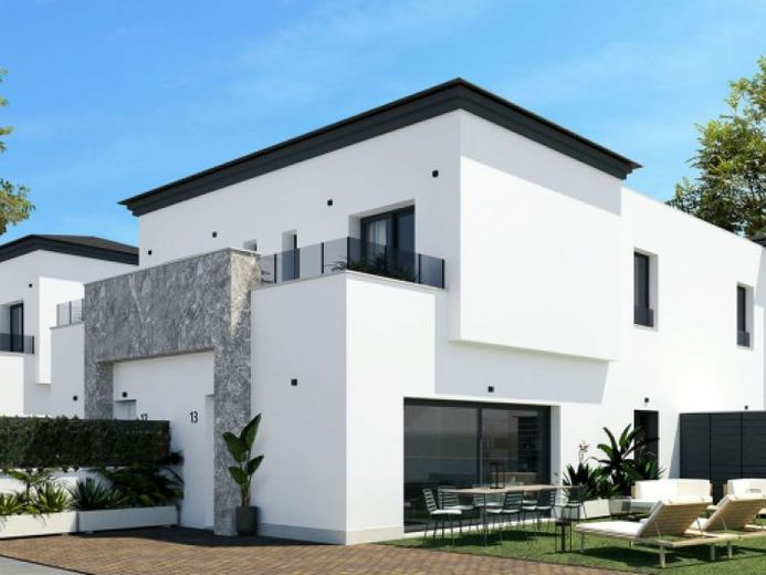 Moderne Reihenhäuser und Doppelhaushälften mit 3 Schlafzimmern, 3 Bädern und Gemeinschaftspool – Foto 1
