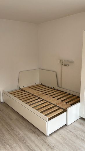 Bett (Größe erweitert)