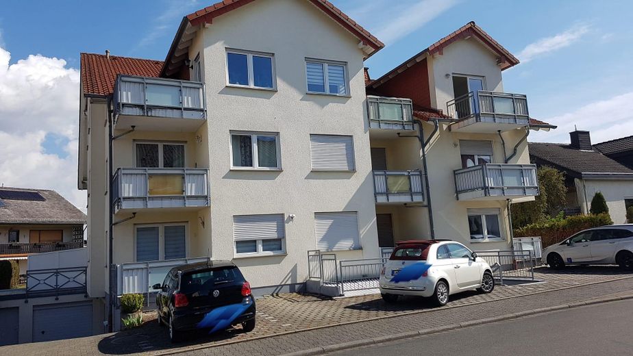 ZAREZERWOWANE Atrakcyjne mieszkanie jednopokojowe z tarasem, zabudowaną kuchnią, miejscem parkingowym i piwnicą – Außenansicht Haus