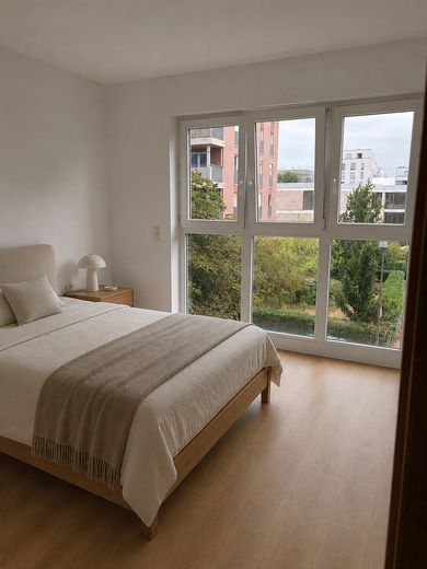 Direkt am Rebstockpark: Helle 3ZW mit Balkon und Fußbodenheizung – Schlafzimmer