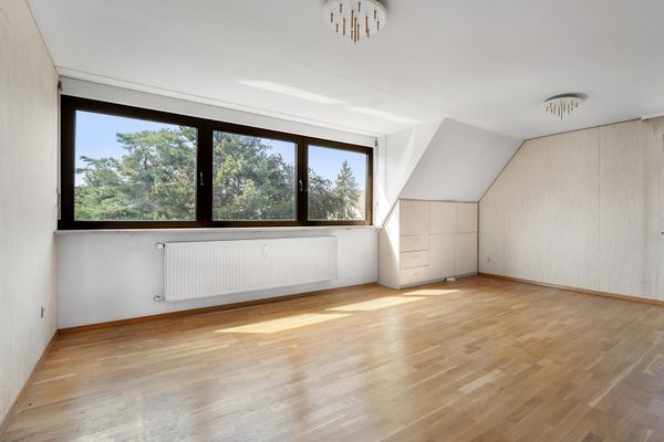 Mansarda di 3 locali + sottotetto rifinito con potenziale maisonette +++ senza provvigione +++