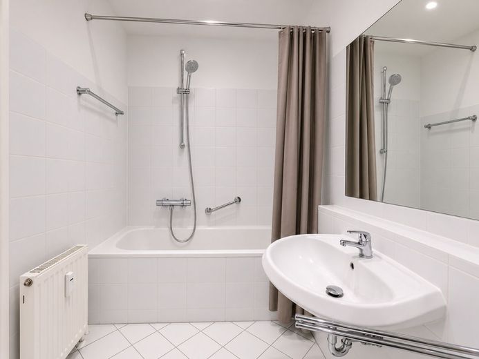 Einmaliges Wohnjuwel! 80 m² Wohnung - Loft-Charakter und 1A Veste-Coburg-Blick! Stellplatz mietbar – Bad mit Waschmaschinenanschluss