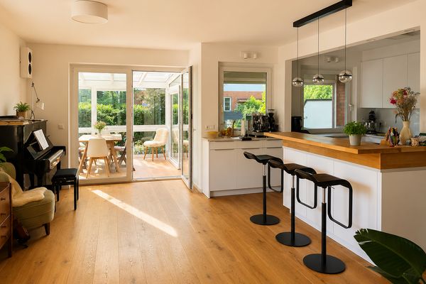 Mudarse en lugar de renovar: 160 m² de vivienda familiar al norte de Bramfeld, cerca de Wellingsbüttel