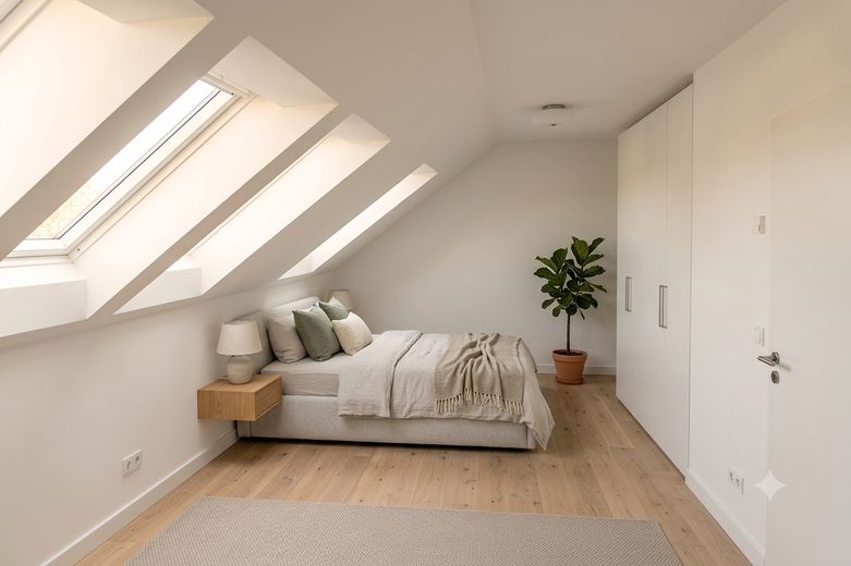 Modernes Neubauhaus mit Garten nahe Falkenhagener See – Schlaffzimmer DG - KI