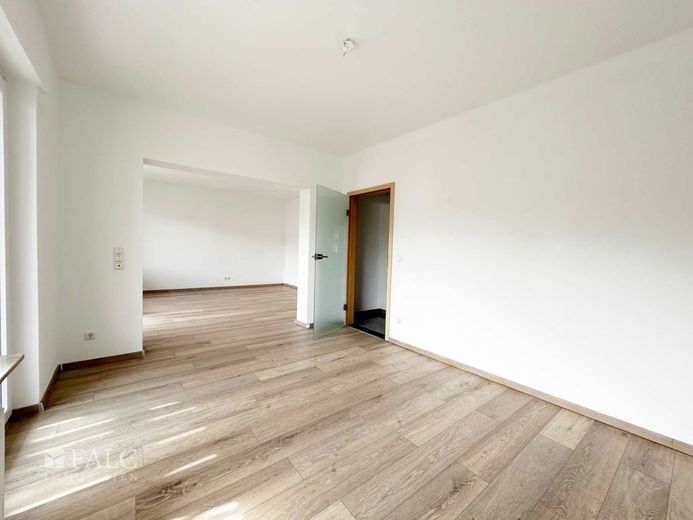 Hochwertig nach KFW Standard saniertes Dreifamilienhaus – OG Wohn- Esszimmer
