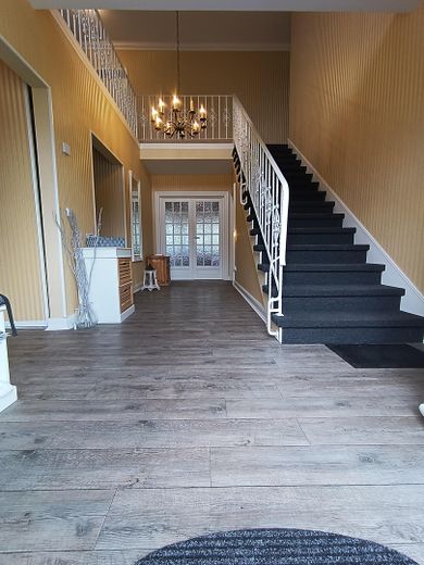 Exklusives Wohnen am Schloß-Miel – Eingang