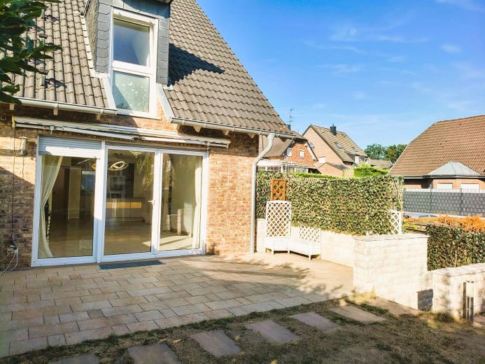 Familienfreundliche und gehobene Doppelhaushälfte mit Erdwärme und ohne Provision – Garten 2