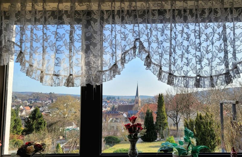 Dom jednorodzinny (DHH) z wymarzonym widokiem w Aschaffenburgu Schweinheim, bez prowizji – Ausblick vom Wohnzimmer