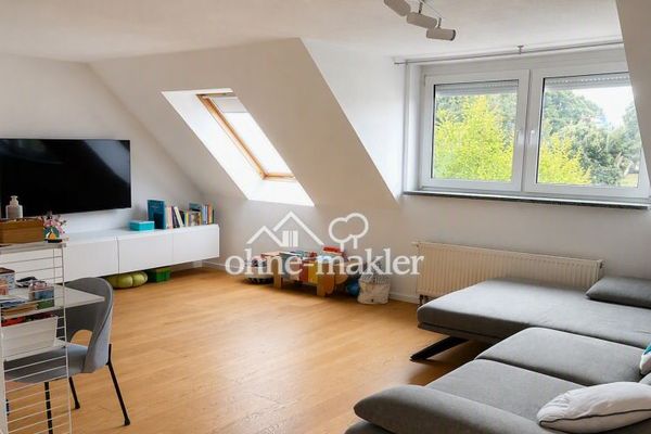 Come vivere in una casa: duplex ammodernato su due livelli con terrazza sul tetto e garage
