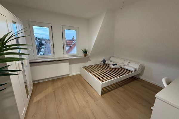 Möbliertes WG-Zimmer in 4er-Frauen-WG in Heilbronn-Neckargartach