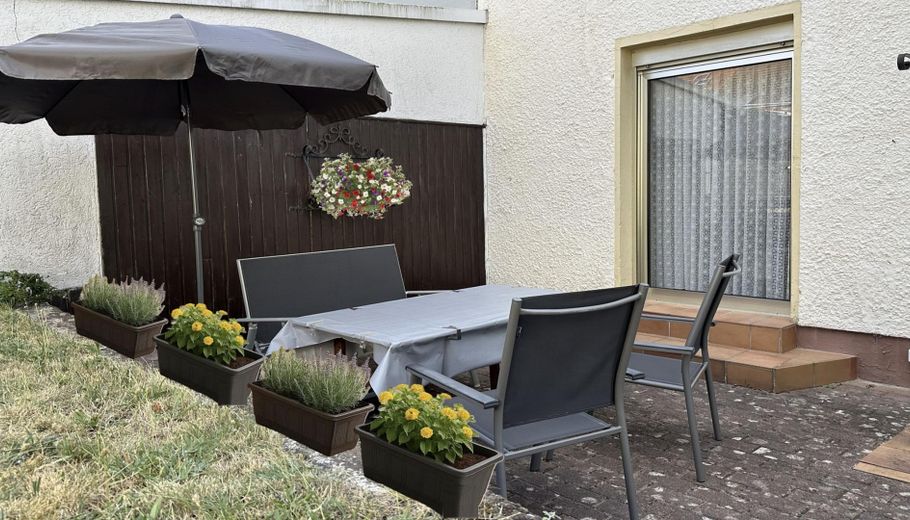 Helle und familiengerechte Doppelhaushälfte – Terrasse