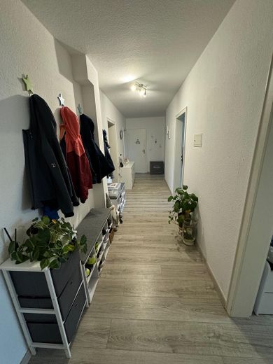 Schöne 4 Zimmer Wohnung mit Garage – Flur