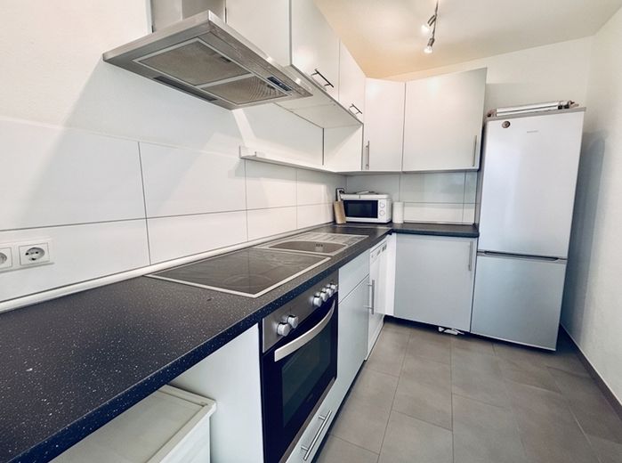 Sofort bezugsfreie 80 m² 3-Zi.-Wohnung – 3er WG-geeignet & 5,5 % Sonder AfA dank Gutachten – Küche