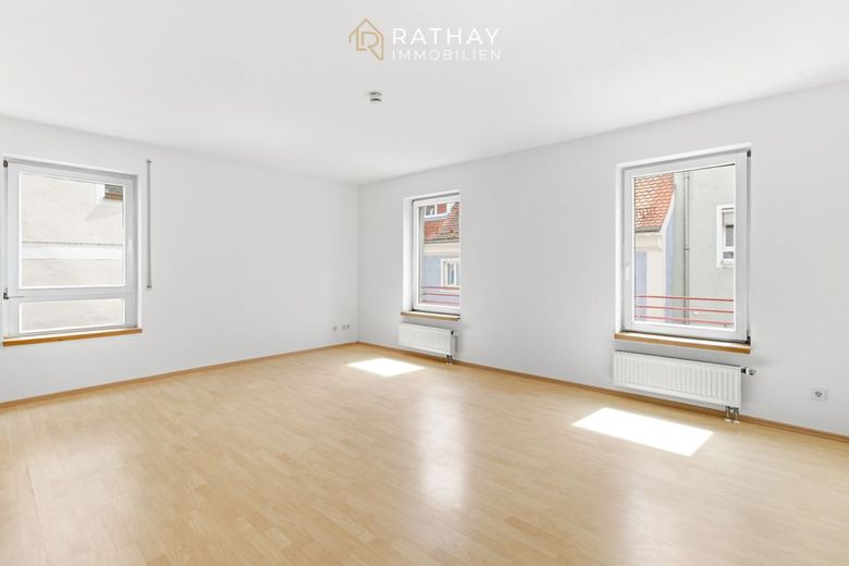 Charmante 2-Zimmer-Stadtwohnung in Regensburg-Steinweg - innenstadtnah, hell und mit TG-Stellplatz – Wohnbereich