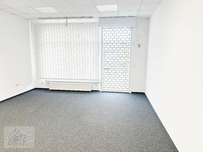 ***UNITÉ COMMERCIALE INONDÉE DE LUMIÈRE DANS LE PARC COMMERCIAL À NÜNCHRITZ*** - emplacement parfait pour votre activité ! – Geschäftsfläche mit Blick Richtung Eingangsbereich