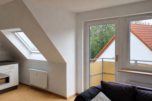 Attraente appartamento mansardato con balcone, posto auto e soffitta aggiuntiva