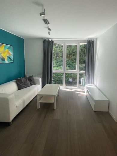Muy bonito piso de 2 habitaciones con vistas al parque urbano de Aquisgrán, incl. muebles y cocina amueblada – Wohnzimmer 1