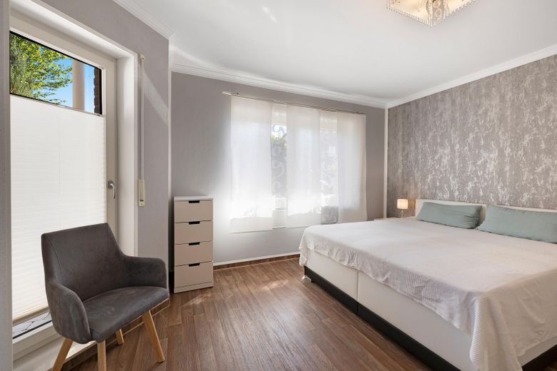 Familienglück auf 209 m² – Einfamilienhaus mit großzügigem Grundstück in Haren-Emmeln – Schlafzimmer EG