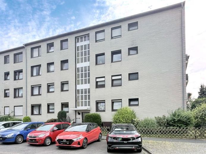 Verhuurd 3-kamer-eigendomsappartement op de 3e verdieping met balkon en lift in centrale ligging en 
stationsnabijheid van Seelze – Foto 1