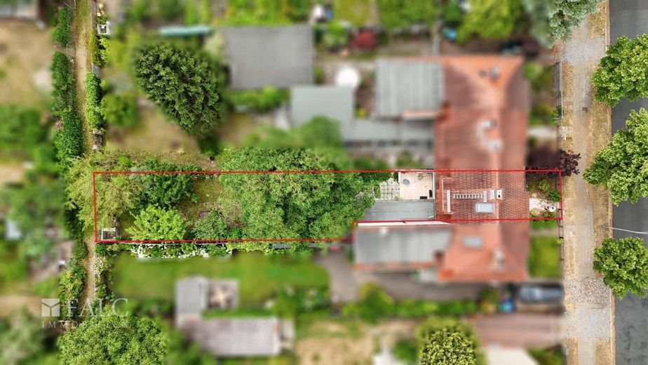 Attraktives Reihenhaus mit Terrasse, Garten und zahlreichen Extras - FALC Immobilien – Luftaufnahme