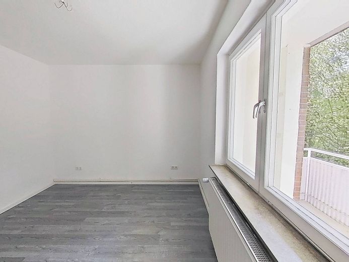 **FRISCH RENOVIERT** Helle 3-Zimmer-Wohnung mit BALKON und modernem Wannenbad – Ansicht I: Schlafzimmer II