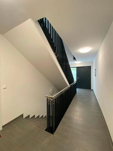 Neuwertige 3-Zimmer-Eigentumswohnung in Straubing – Treppenhaus