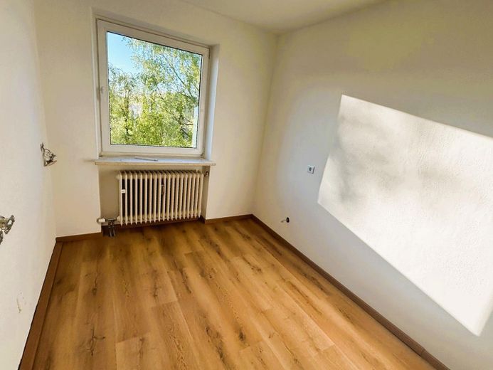Frisch sanierte 3-Zimmer-Wohnung mit Loggia und TG in attraktiver Lage – Küche