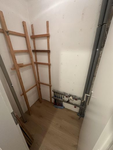 Kernsanierte 3-Zimmer-ETW, 2 Stellplätze, 900 € Kaltmiete, Provisionsfrei – Abstellraum