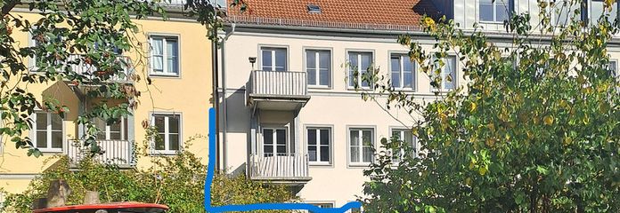 Hofansicht mit Balkon Süden