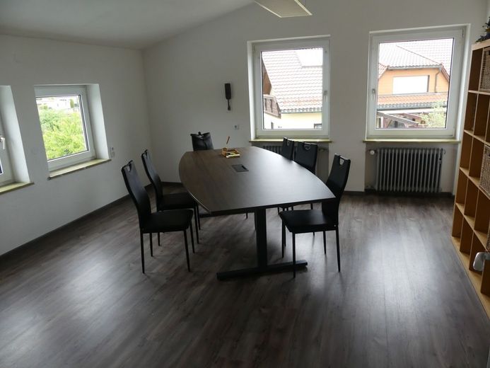 Büro OG Besprechung    Bhf-884