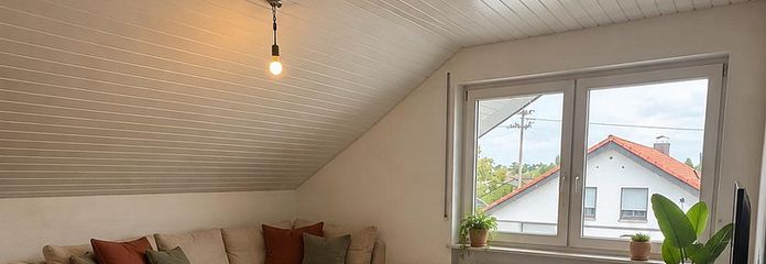 Yeni mutfaklı 4 odalı çatı katı dairesi – Wohnzimmer