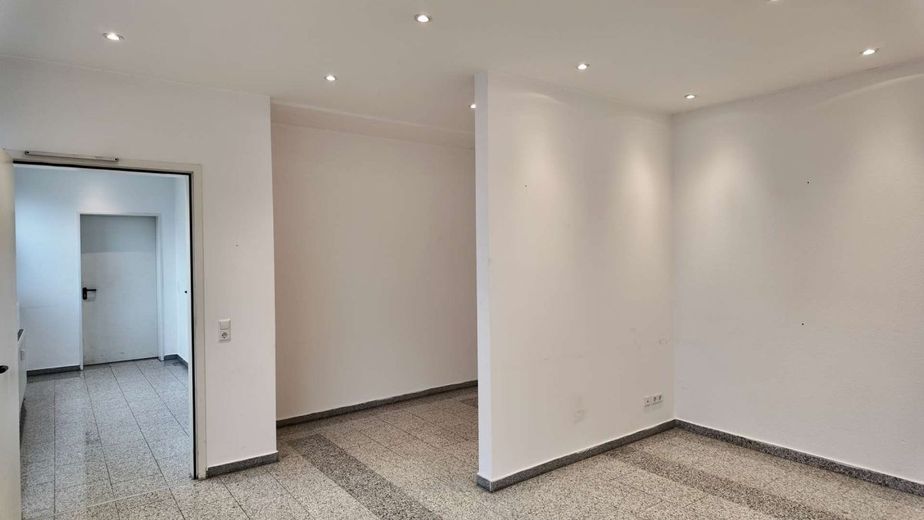 Gewerbefläche / Büro in Uhldingen-Mühlhofen – Der Raum ist in zwei geteilt