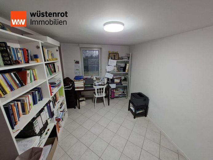 Wohnen in regenerativer Umgebung! Ein spannendes Eigenheim wartet darauf entdeckt zu werden... – Büro im Anbau/ Kinderzimmer