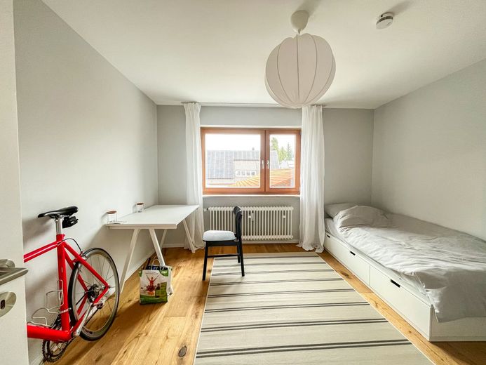 Schlaf-/Kinderzimmer / Büro