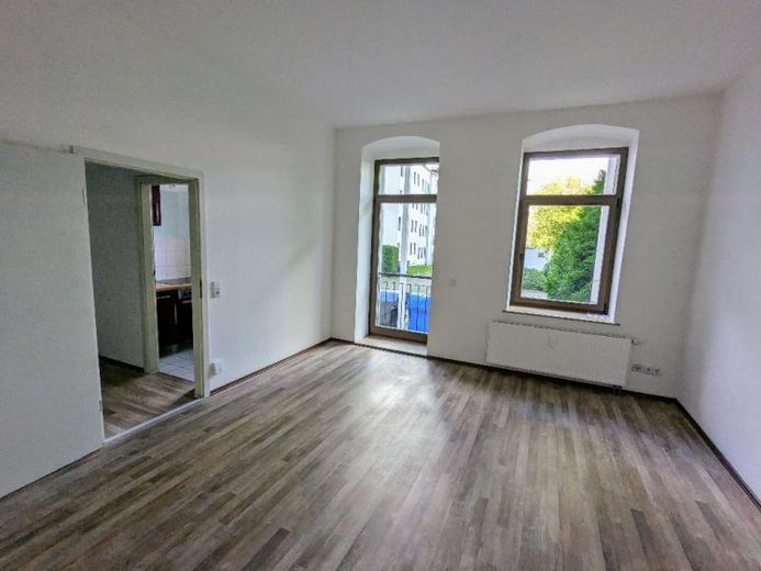 schicke 2 Raumwohnung in zentraler Lage mit Einbauküche & guter ÖPNV Anbindung – Foto 1