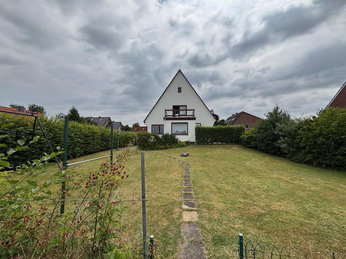 Großzügiges Wohnen in ruhiger Lage mit weitläufigem Garten in Dreye an der Grenze zu Bremen – Ansicht von Westen