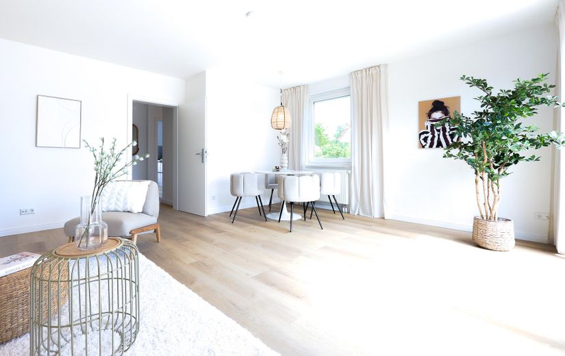 *** Provisionsfrei und sofort verfügbar: Moderne Doppelhaushälfte in toller Lage *** – Essbereich im Wohnzimmer EG