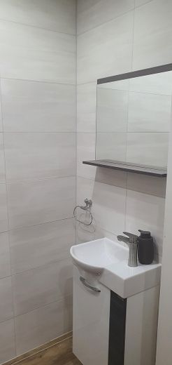 Moderne 4 Zimmer Wohnung mit neuer Einbauküche und Garage – Foto 10