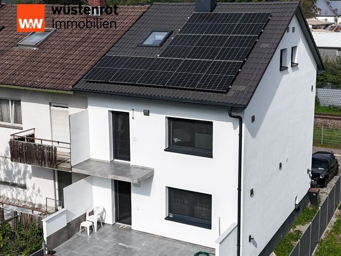 Casa adosada final certificada como vivienda energéticamente eficiente, con jardín, situada en una ubicación céntrica de Schopfheim – Foto 1