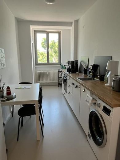 TOPLAGE ! Helle, sanierte 2-Zimmer Wohnung mit Mainblick – Küche