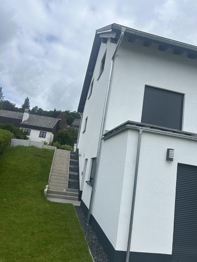 منزل مزدوج بفرعين مع شقتين ملكيتين هنا شقة دوبلكس – Ansicht zur Kellerwohnung