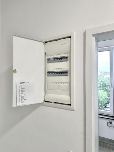 Moderne 2 Zimmer im kernsanierten Altbau – Neue Elektrik