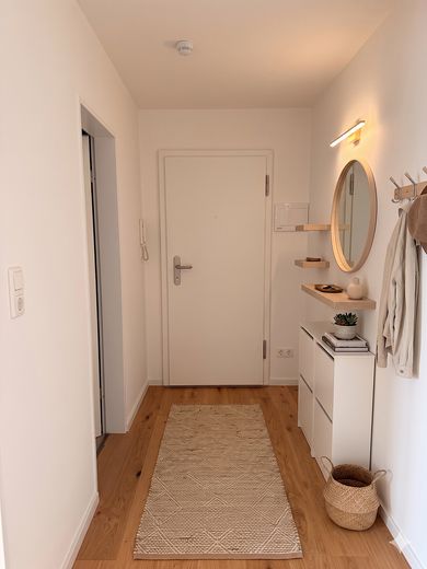 Helle 1-Zimmer-Wohnung inkl. EBK und Balkon - Erstbezug nach Sanierung – Flur - mögliche Möblierung