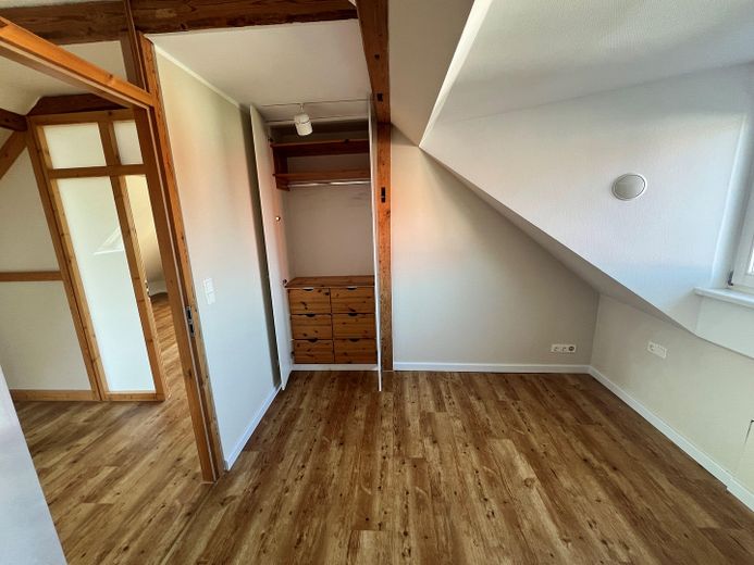 PROVISIONSFREI: Charmantes EFH in zentraler, ruhiger Anliegerstraße – Einbauschrank
