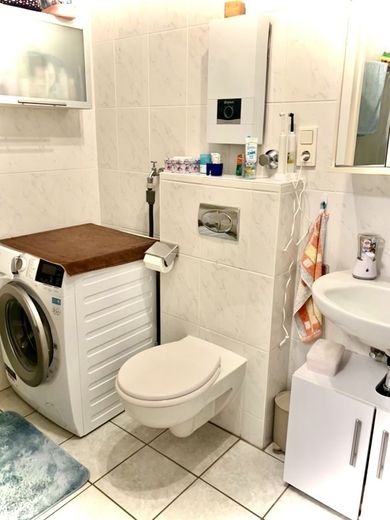 Vermietete Erdgeschosswohnung in Dortmund Aplerbeck zu verkaufen. – Badezimmer
