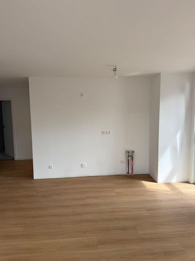 Erstbezug auf ca. 50 m² – Einbauküche inklusive & SNH-Reihen Bahn vor der Tür – Foto 9