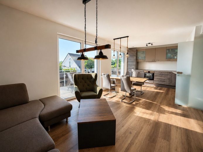 Barrierefreie moderne Eigentumswohnung mit Balkon – Wohn/ Esszimmer
