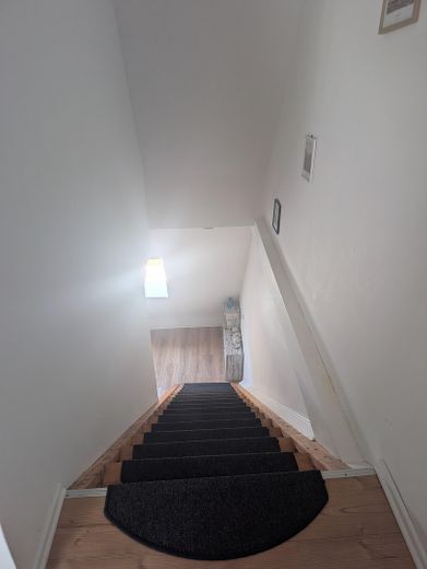 Attraktives, vollmöbliertes Apartment in Kaiserslautern-Hohenecken zu vermieten – Treppe