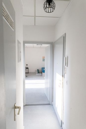Tadilat sonrası ilk kullanım – park yeri bulunan mobilyalı 1 odalı daire – Flur