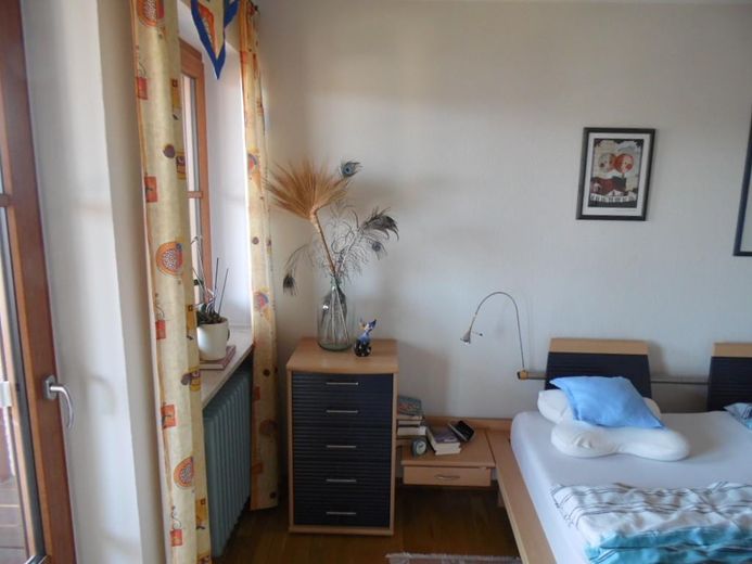 Spaziosa casa a schiera di testa, ammodernata con materiali di alta qualità, parzialmente arredata – Schl.-Zi EG